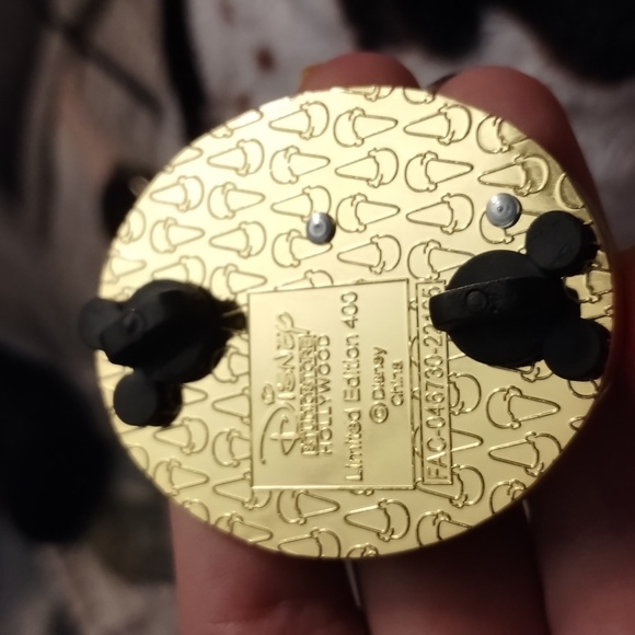 Disney Hollywood Studios Pochanontas with John Radcliff in the distance LE 400 - Picture 2 of 5